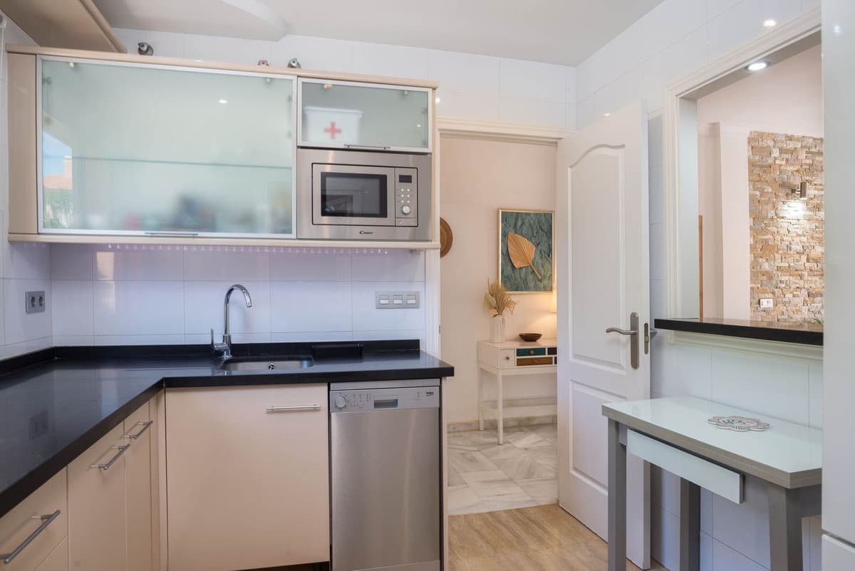 Middle Floor Apartment in Carib Playa — photo 9 of 10