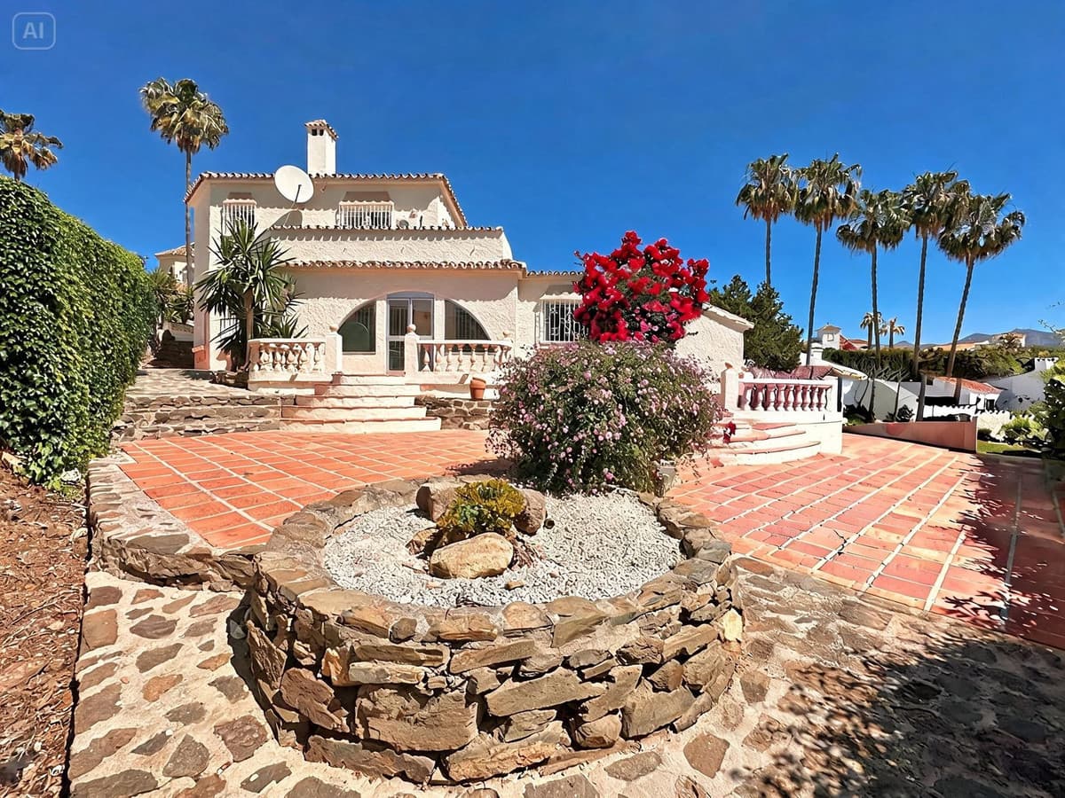 Detached Villa in Mijas Costa — photo 1 of 10