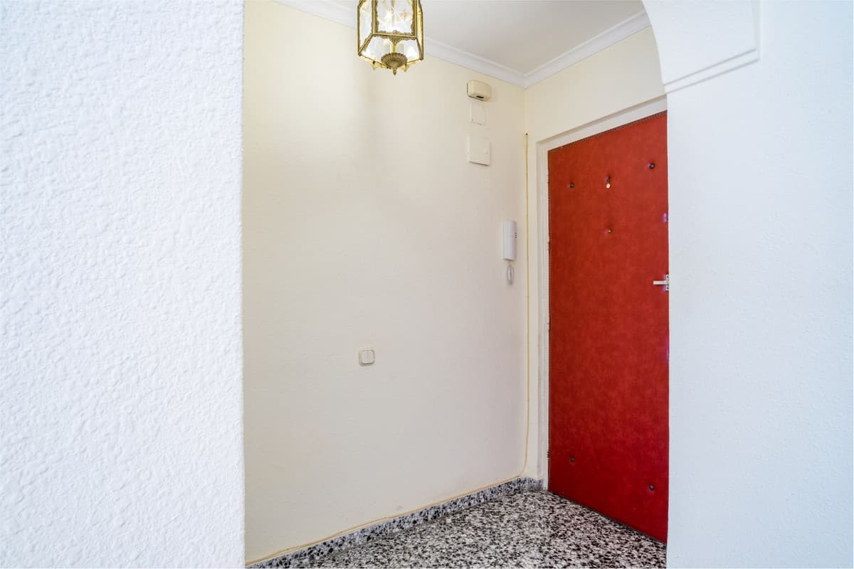 Middle Floor Apartment in Málaga — photo 3 of 10
