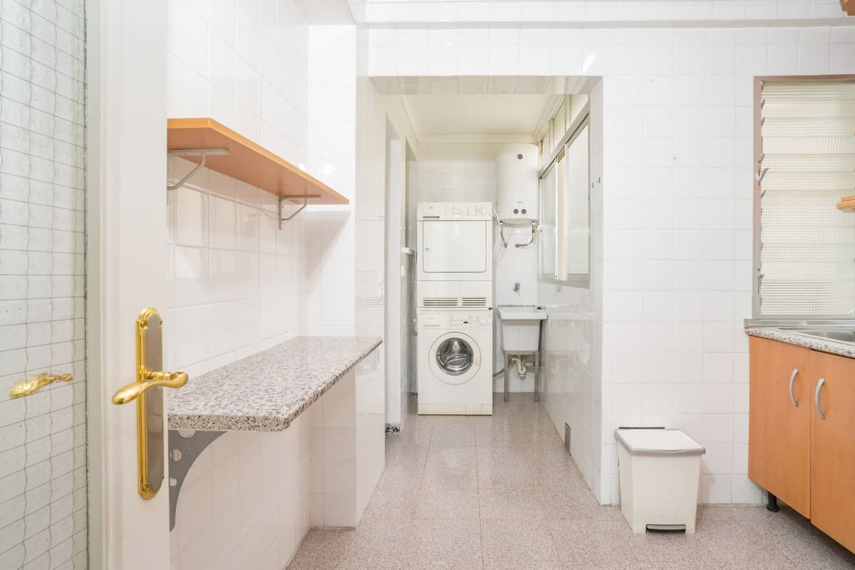 Middle Floor Apartment in Málaga — photo 5 of 10