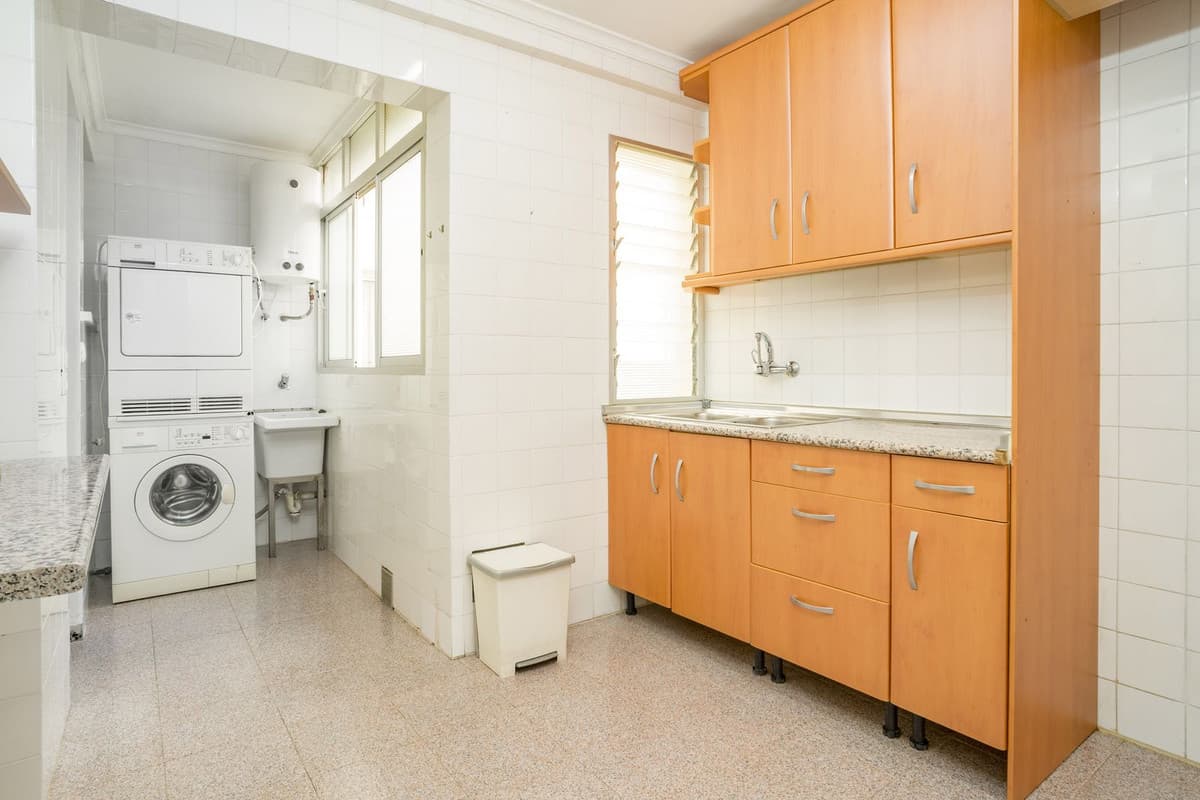 Middle Floor Apartment in Málaga — photo 8 of 10