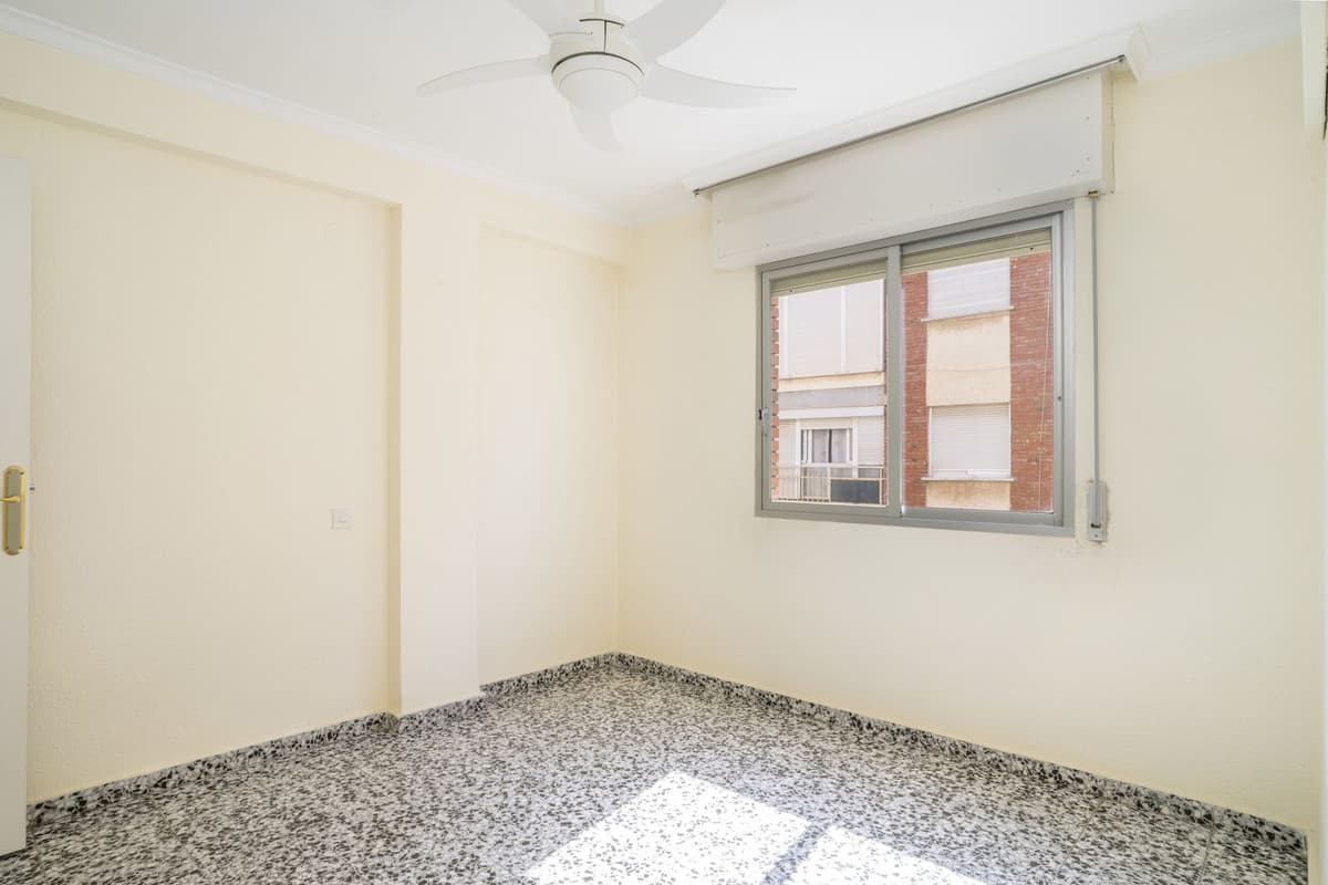 Middle Floor Apartment in Málaga — photo 10 of 10