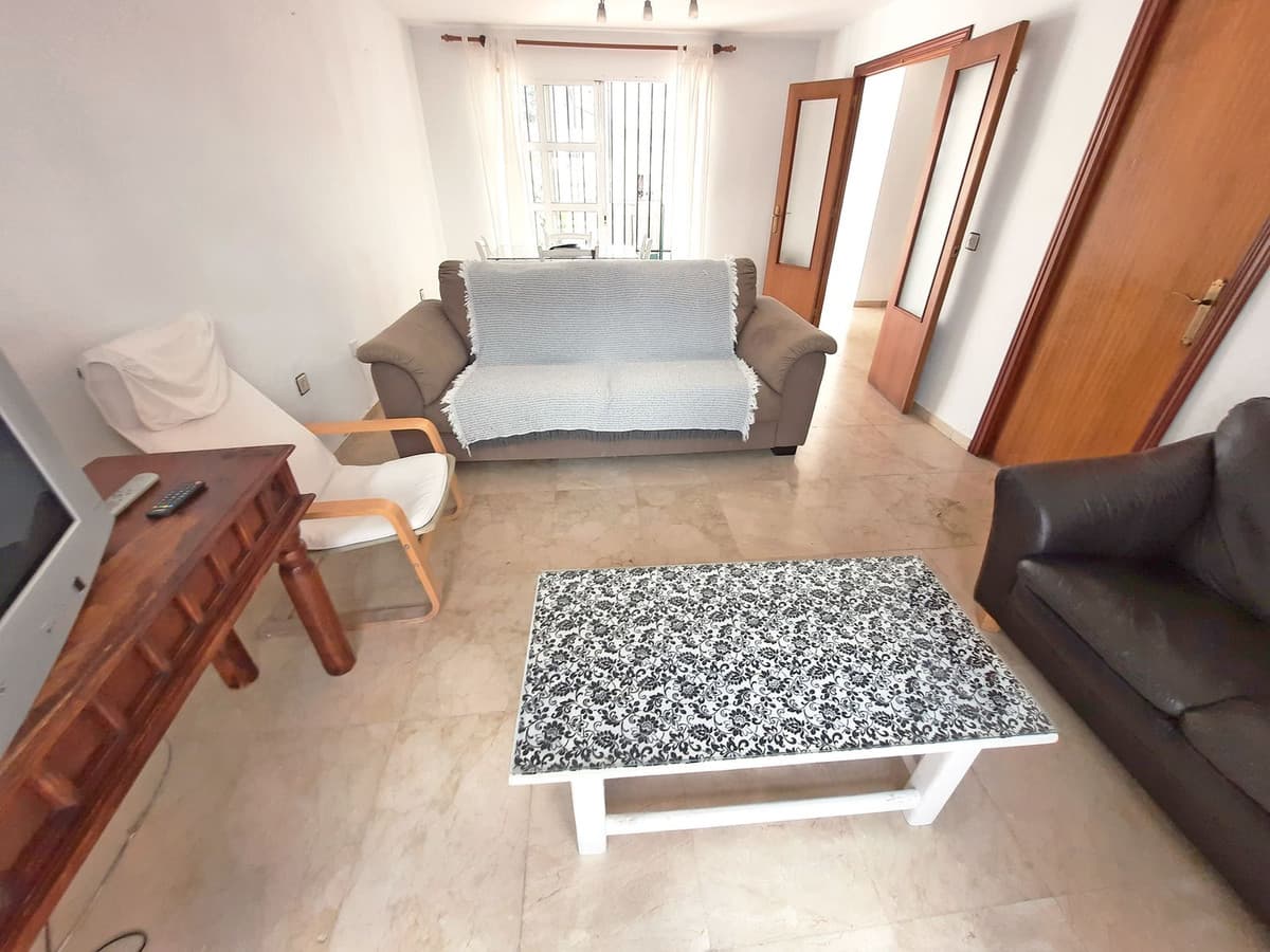 Townhouse in Las Lagunas — photo 9 of 10