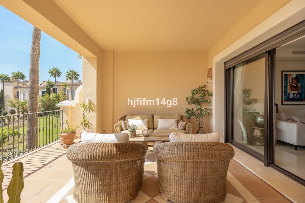 Ground Floor Apartment in Benahavís — photo 3 of 10