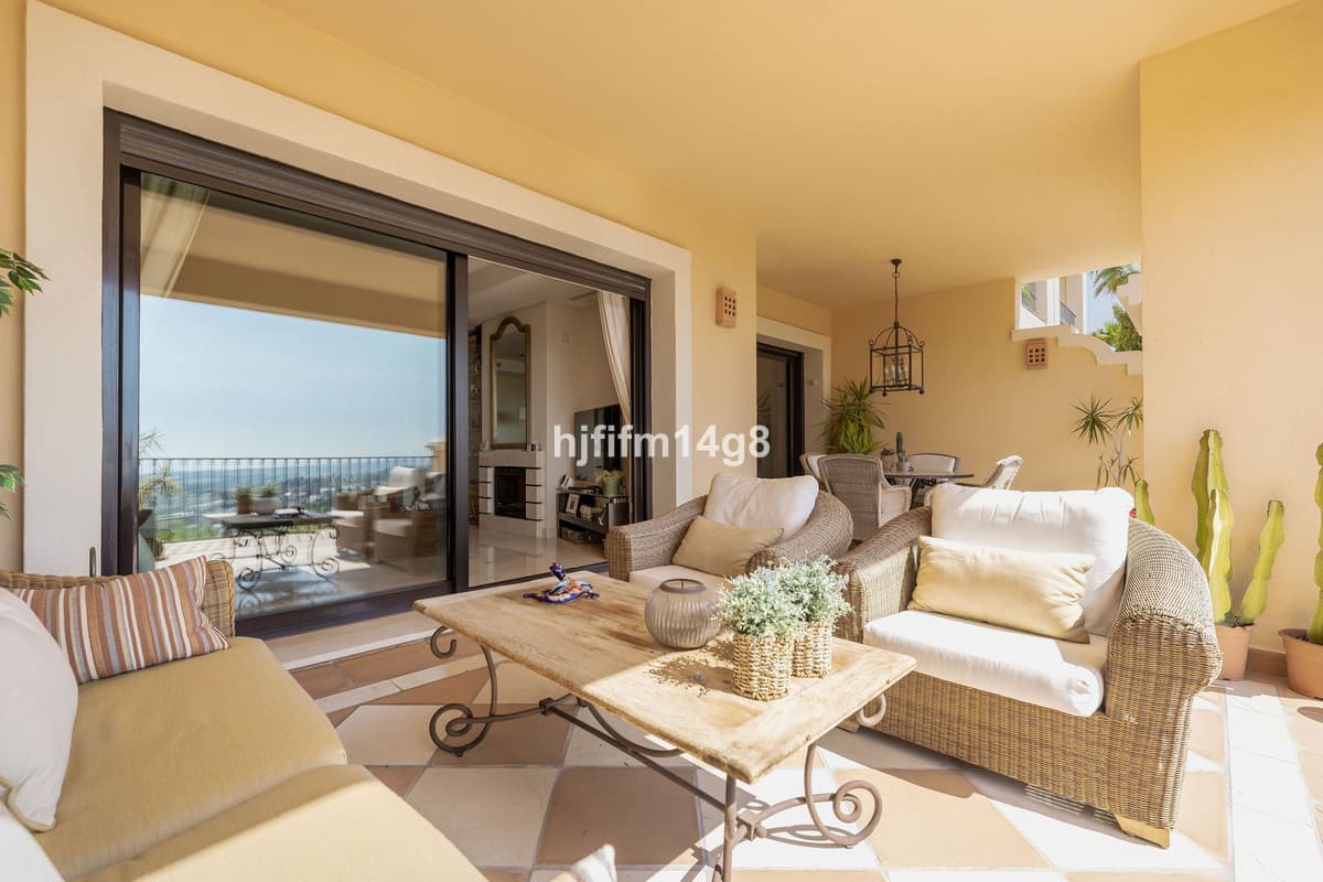 Ground Floor Apartment in Benahavís — photo 4 of 10