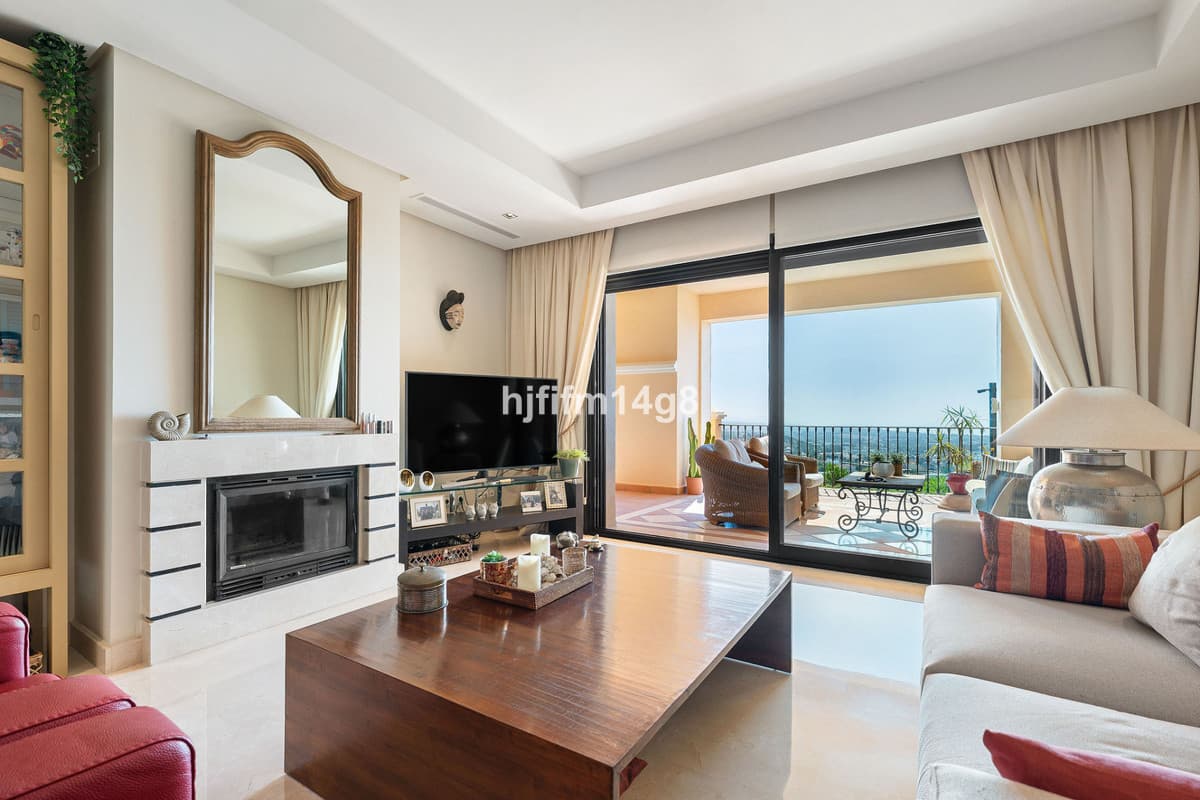 Ground Floor Apartment in Benahavís — photo 5 of 10