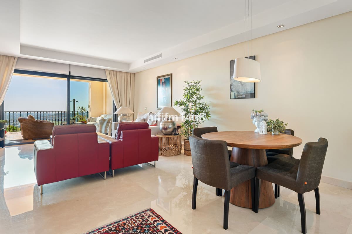 Ground Floor Apartment in Benahavís — photo 6 of 10