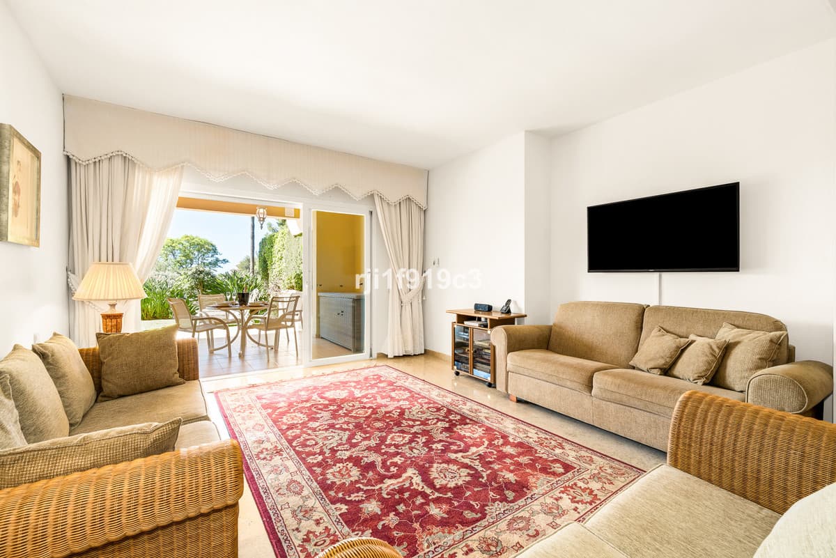 Ground Floor Apartment in Elviria — photo 2 of 10