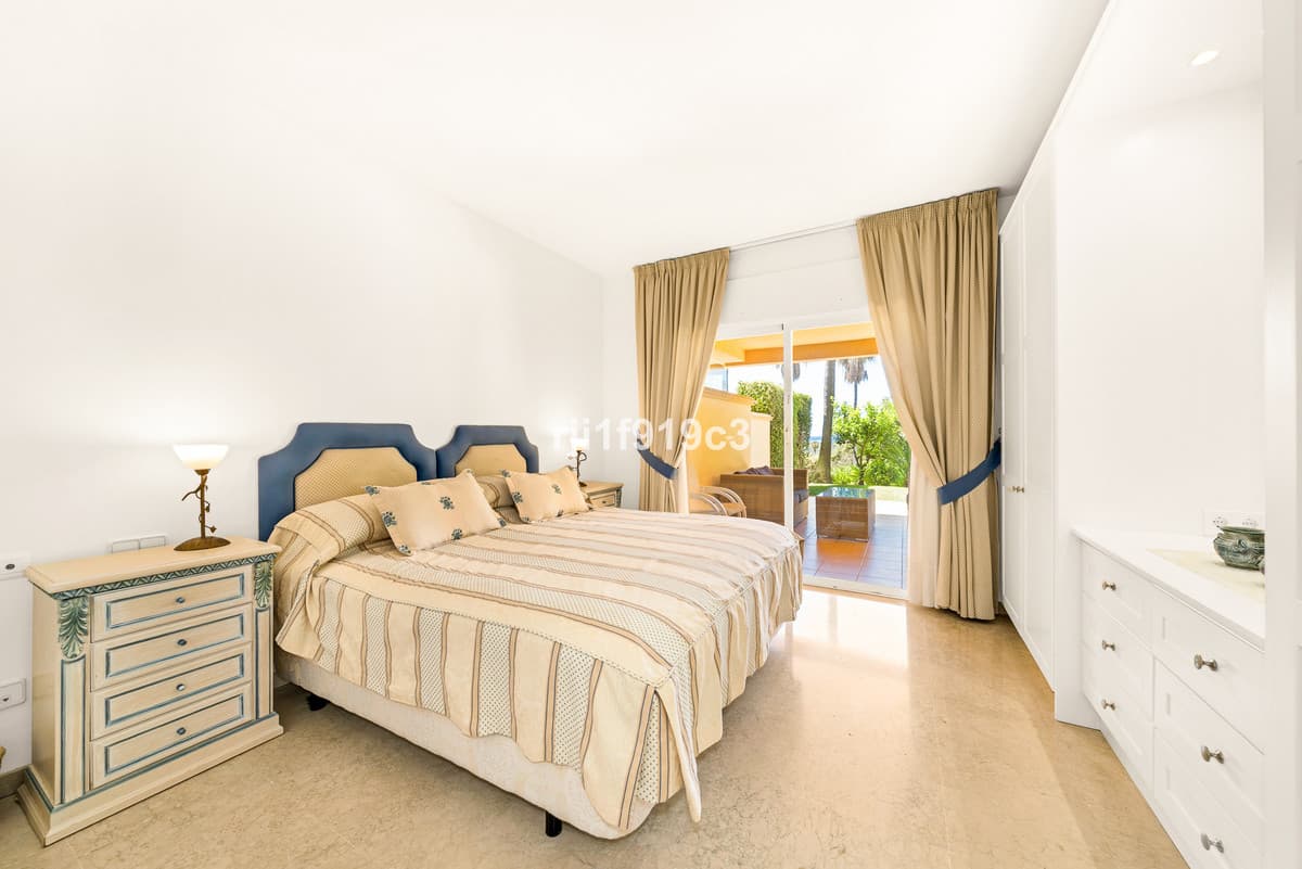 Ground Floor Apartment in Elviria — photo 4 of 10