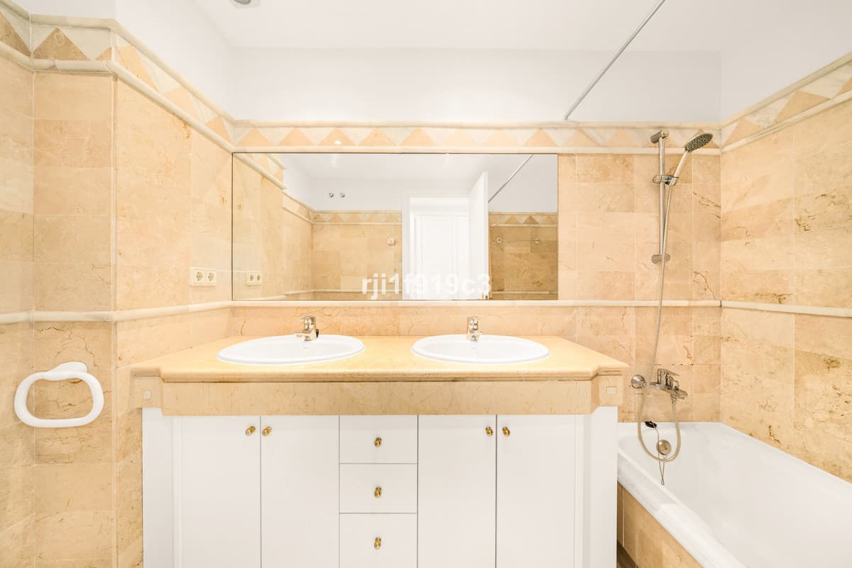 Ground Floor Apartment in Elviria — photo 5 of 10