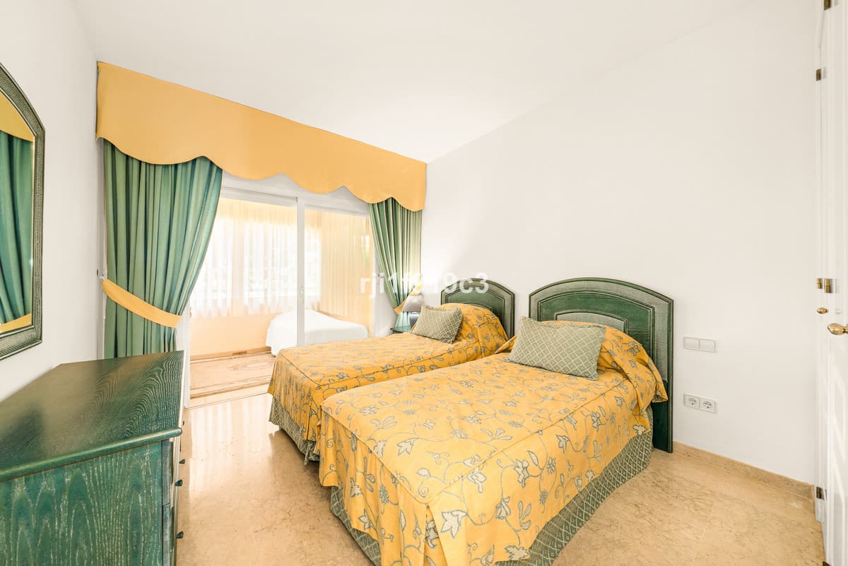 Ground Floor Apartment in Elviria — photo 6 of 10