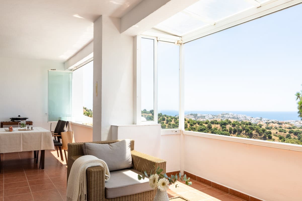 Middle Floor Apartment in Calahonda — photo 4 of 10