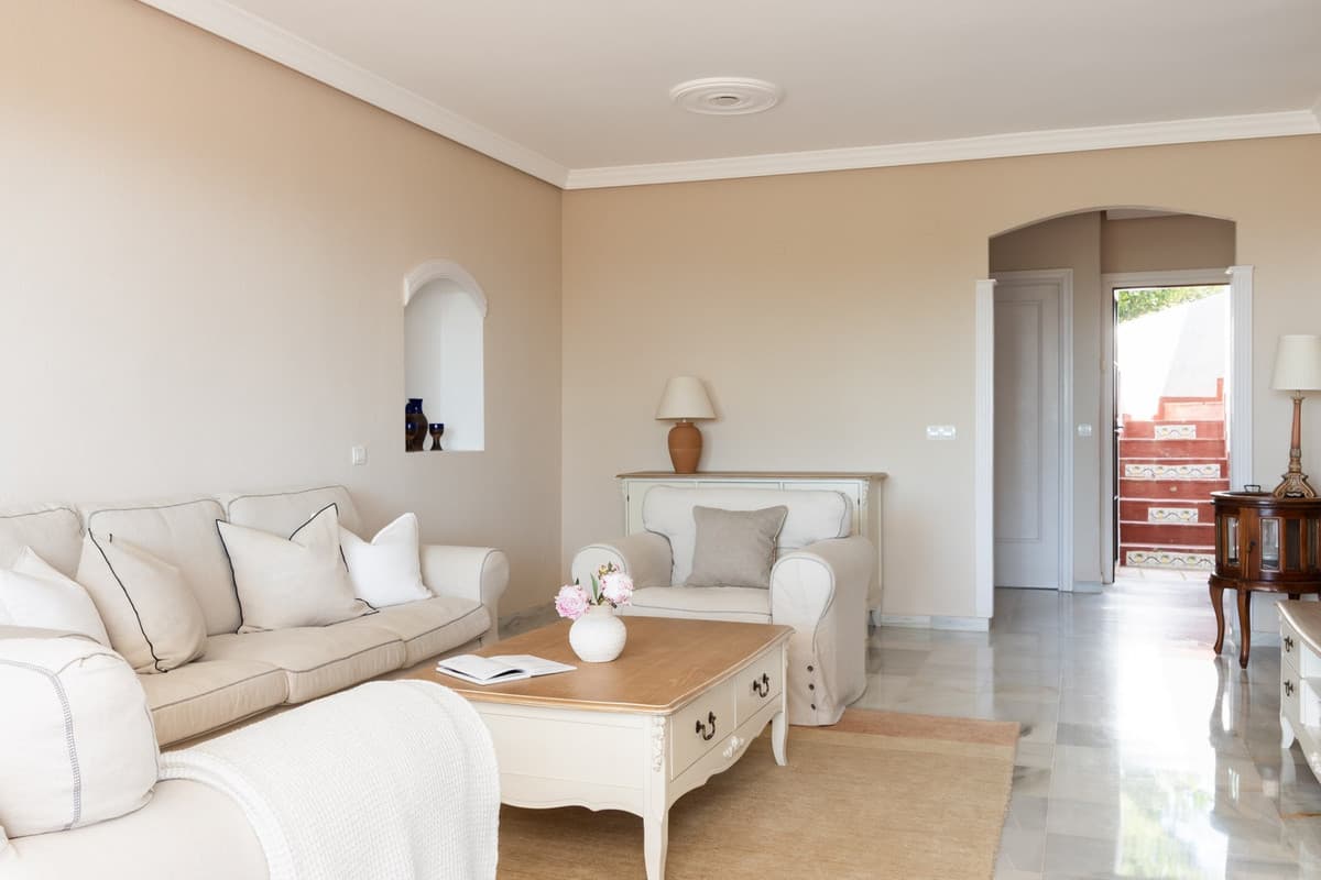 Middle Floor Apartment in Calahonda — photo 9 of 10