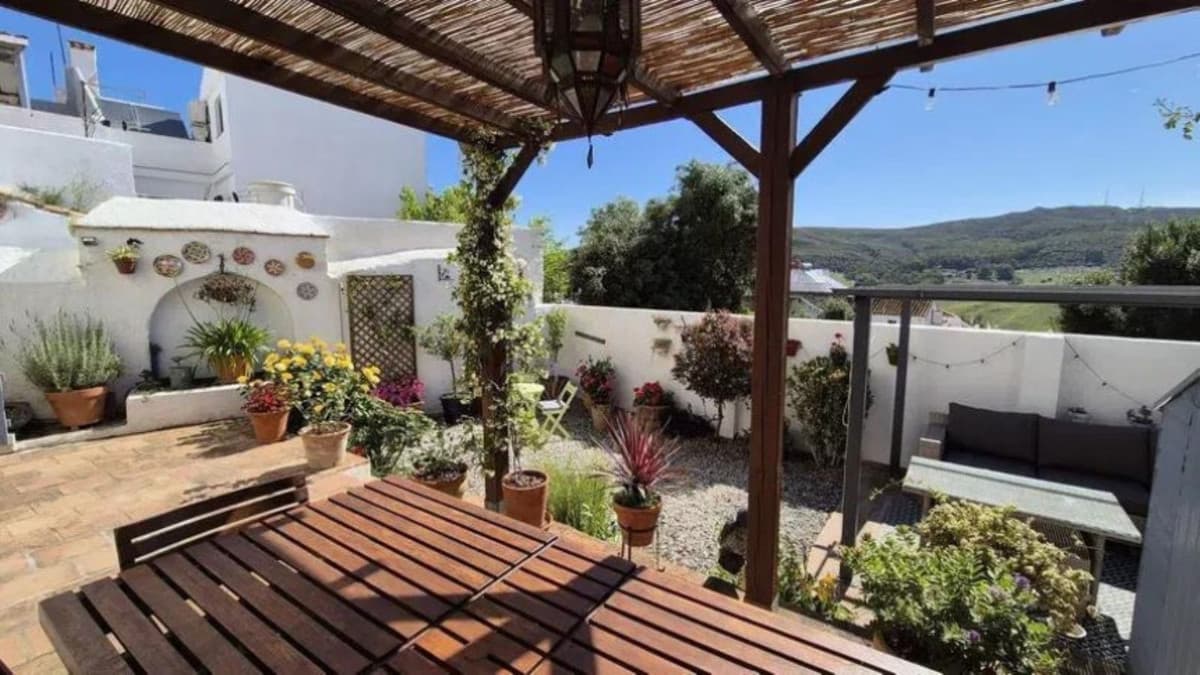 Semi-Detached House in San Roque — photo 2 of 10