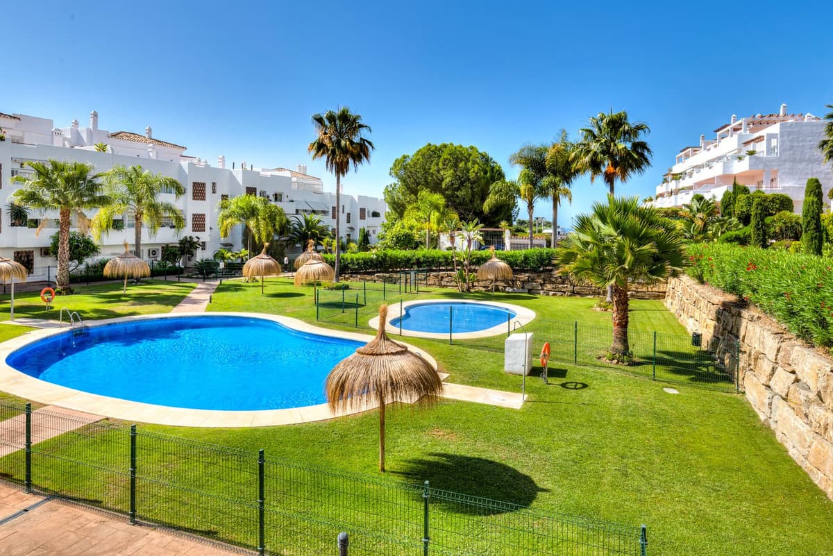 Middle Floor Apartment in Estepona — photo 1 of 10