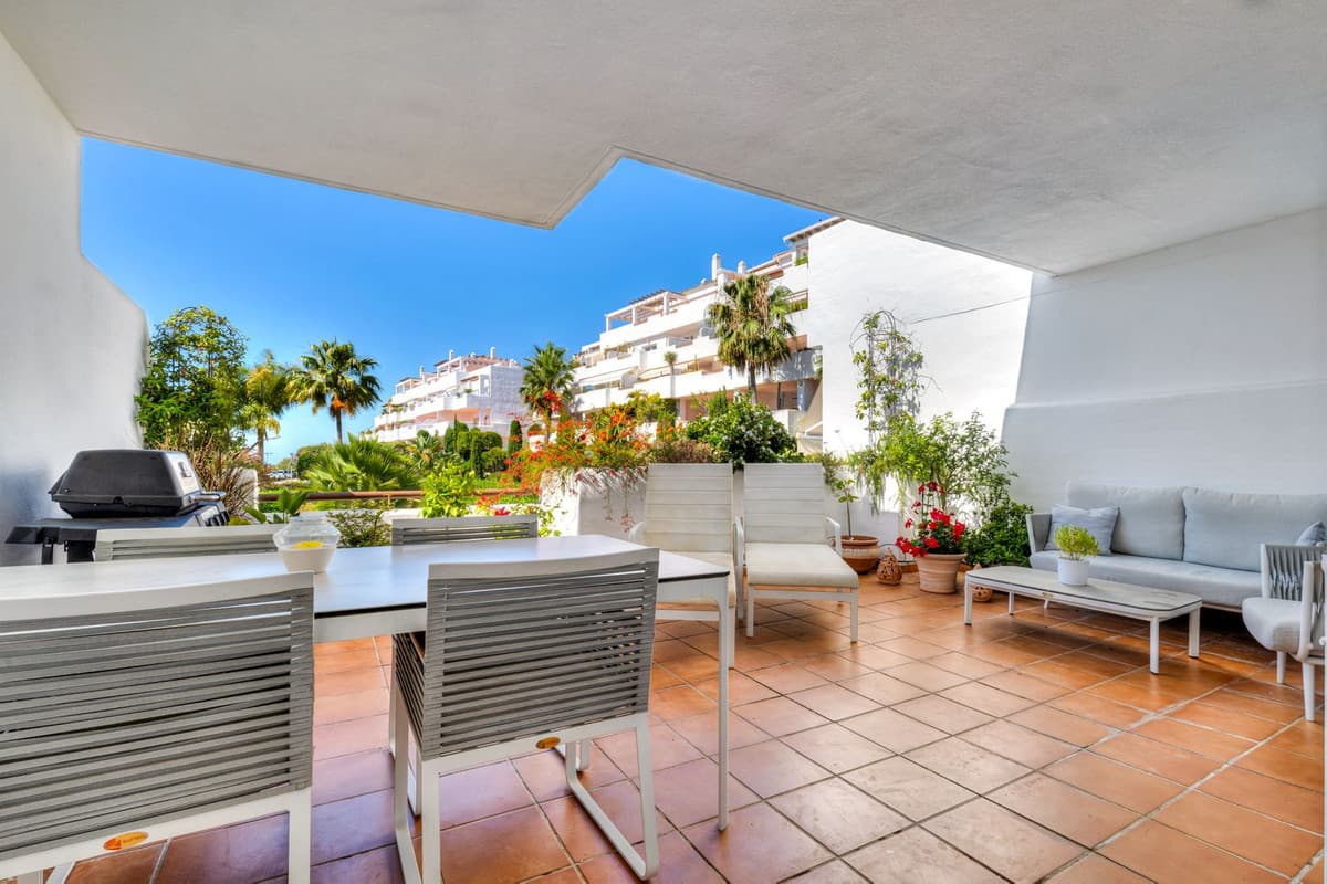 Middle Floor Apartment in Estepona — photo 2 of 10