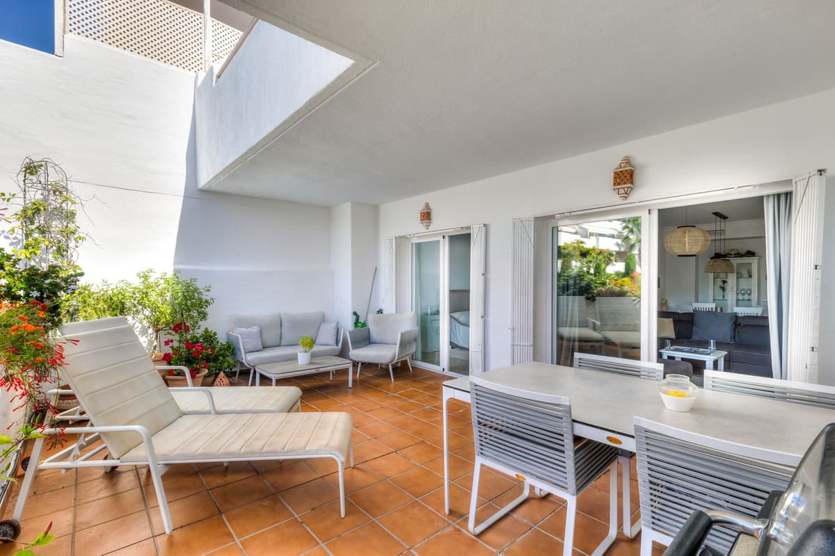 Middle Floor Apartment in Estepona — photo 3 of 10