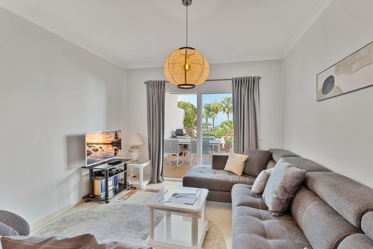Middle Floor Apartment in Estepona — photo 6 of 10