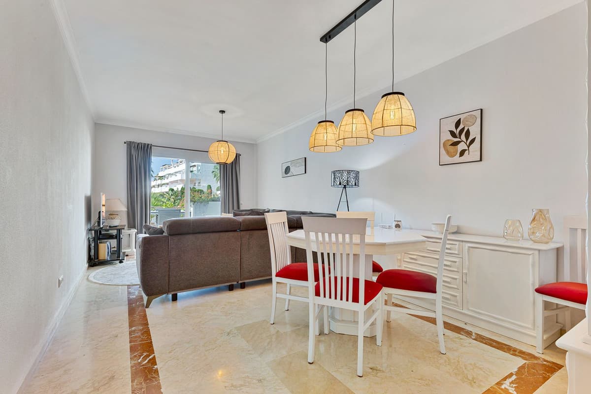 Middle Floor Apartment in Estepona — photo 7 of 10