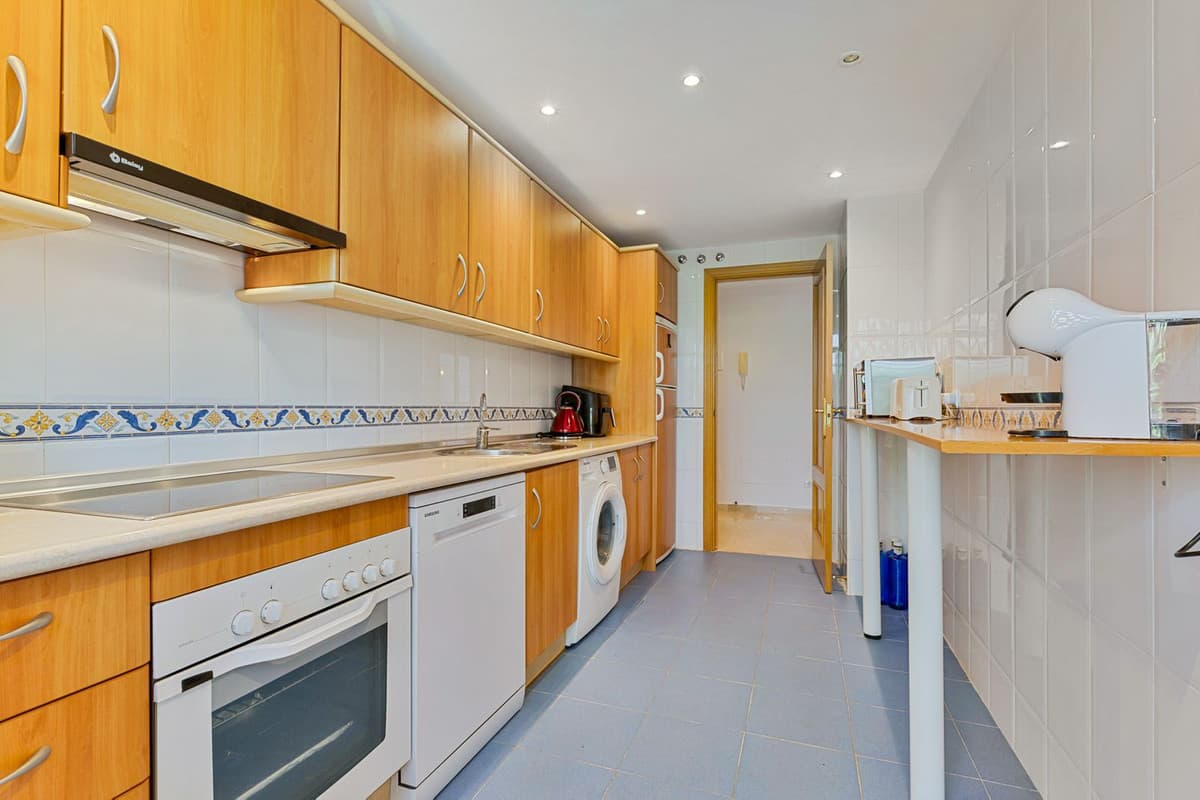 Middle Floor Apartment in Estepona — photo 10 of 10