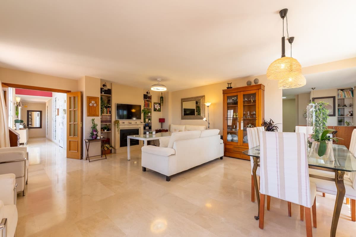 Penthouse in Estepona — photo 1 of 10