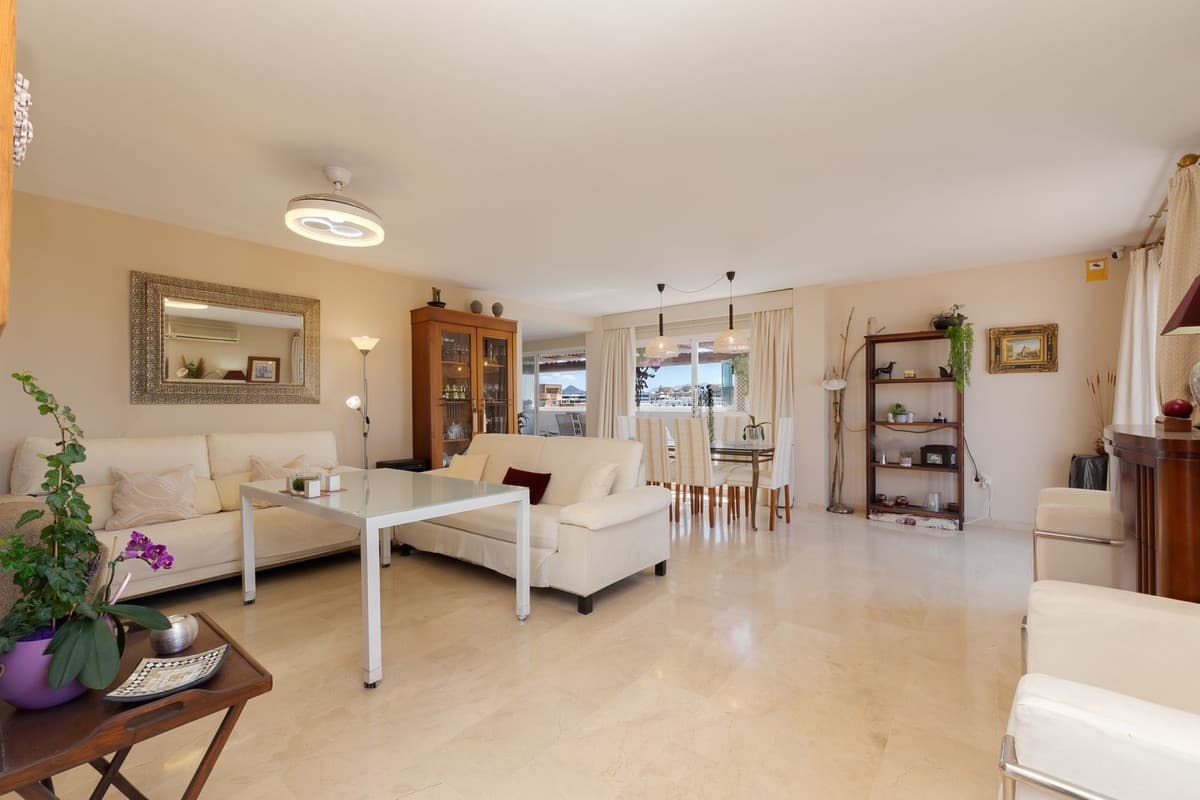 Penthouse in Estepona — photo 2 of 10