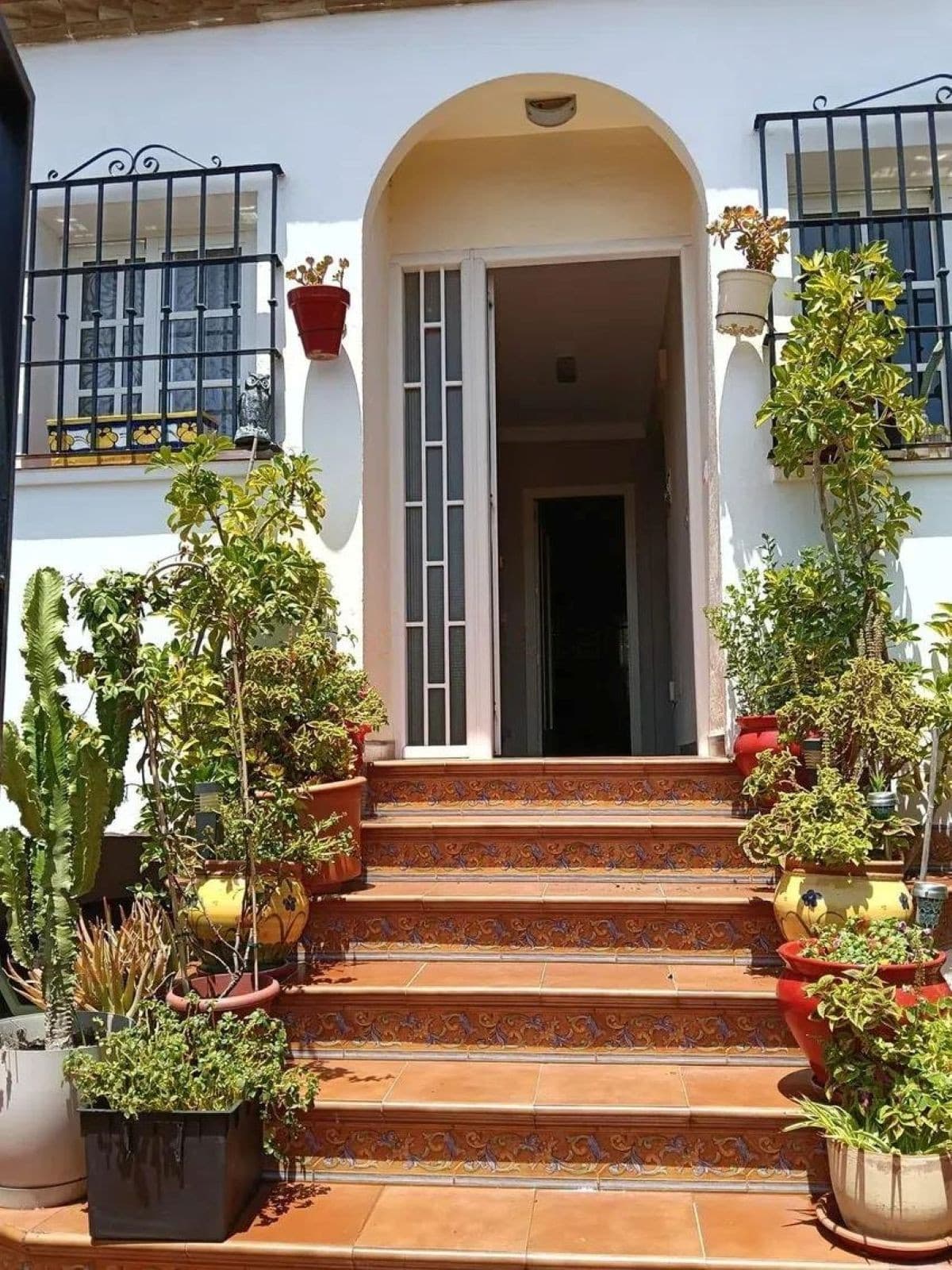 Townhouse in El Pinillo — photo 2 of 10