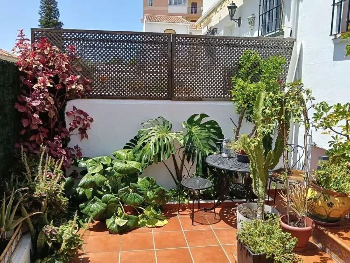 Townhouse in El Pinillo — photo 5 of 10