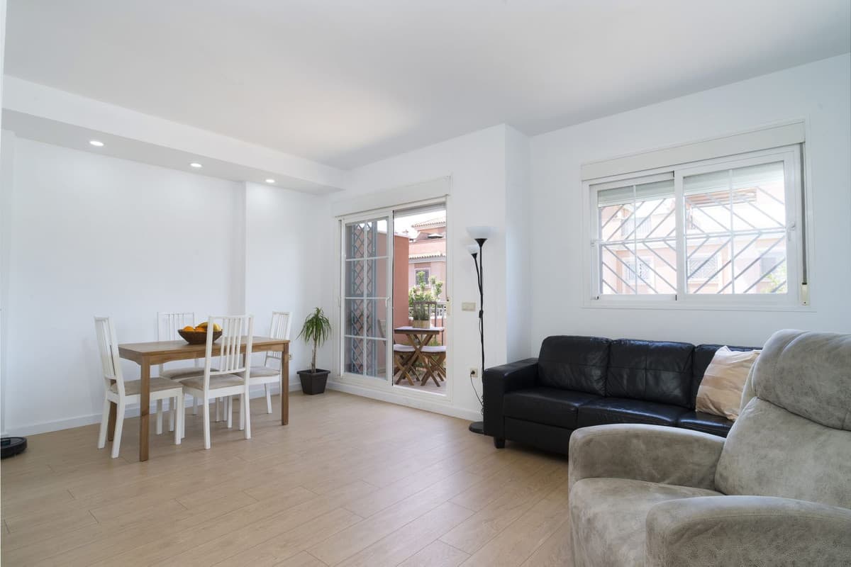 Townhouse in Málaga — photo 1 of 10