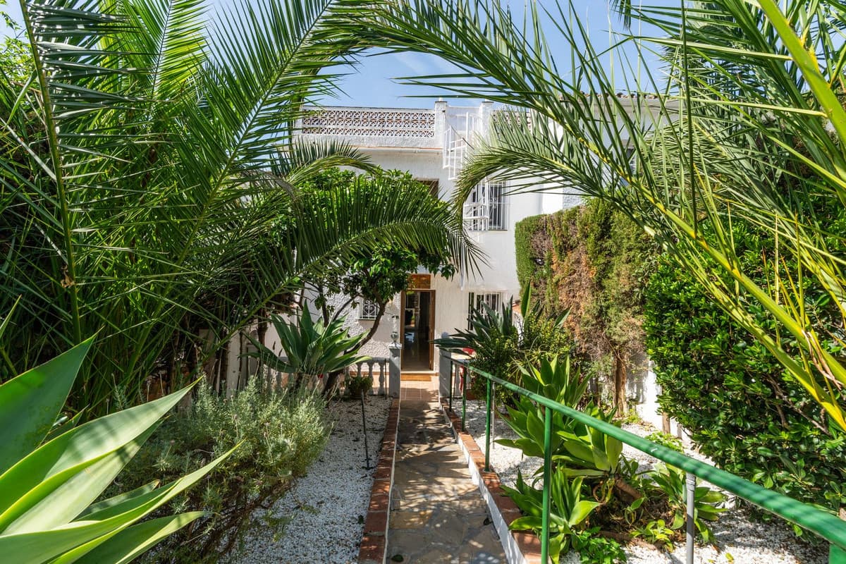 Townhouse in Costabella — photo 1 of 10