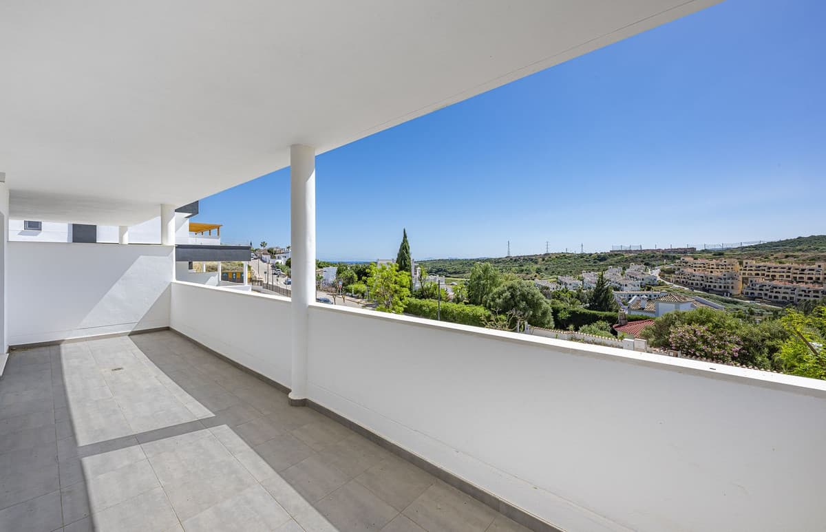 Ground Floor Apartment in Estepona — photo 1 of 10