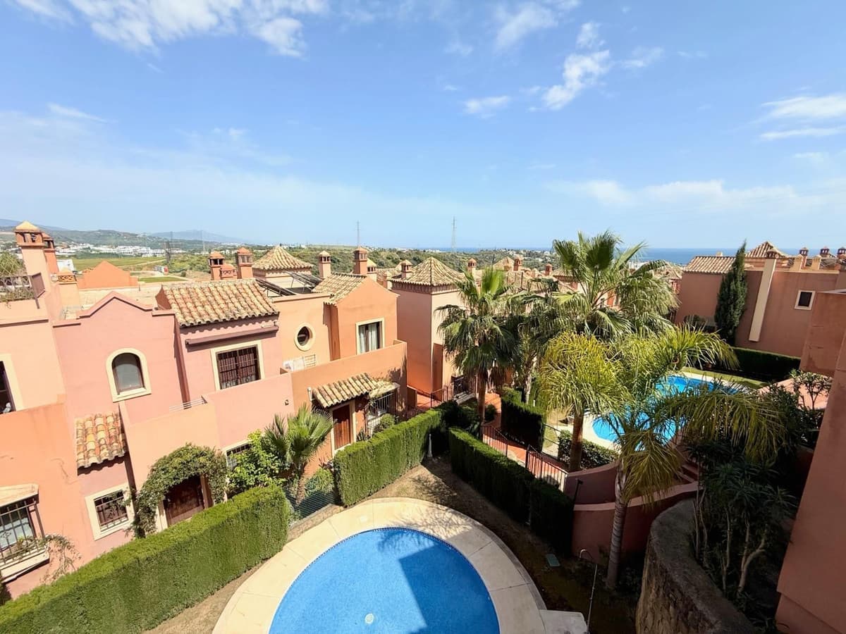 Townhouse in Estepona — photo 1 of 10