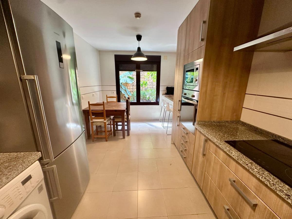 Townhouse in Estepona — photo 8 of 10