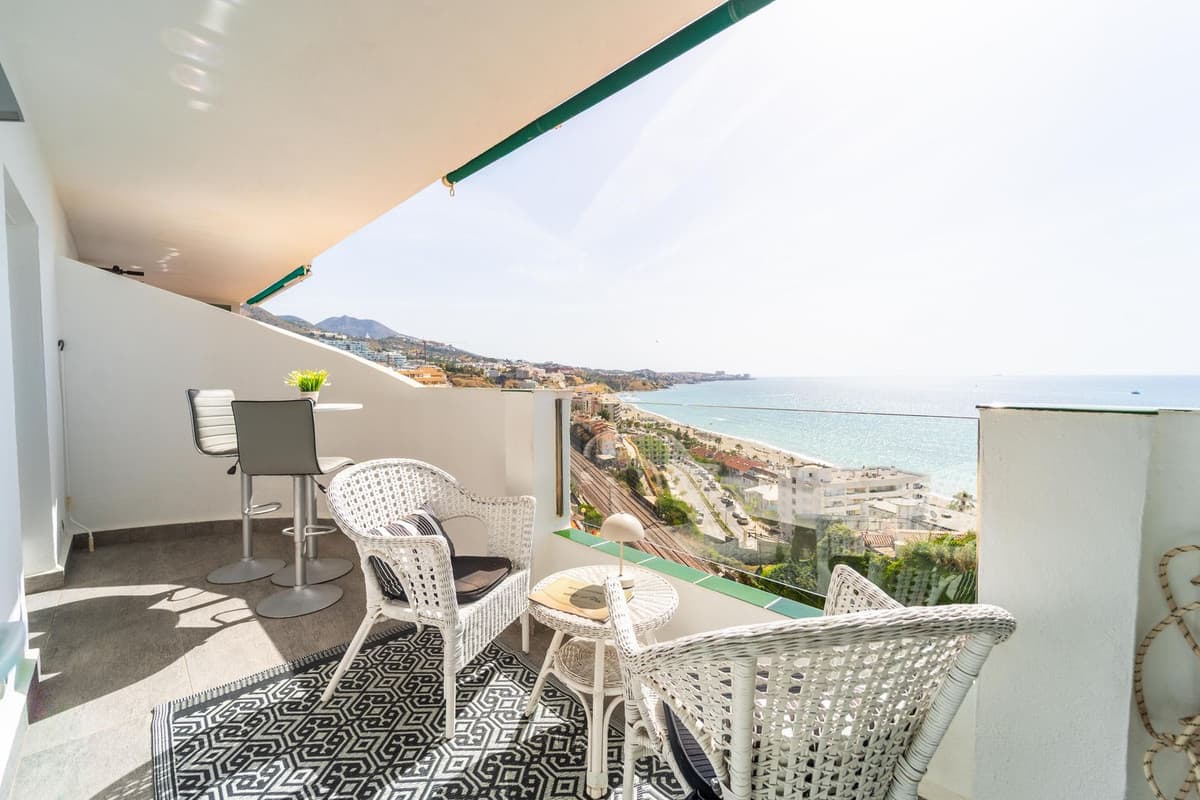 Middle Floor Apartment in Torreblanca — photo 1 of 10