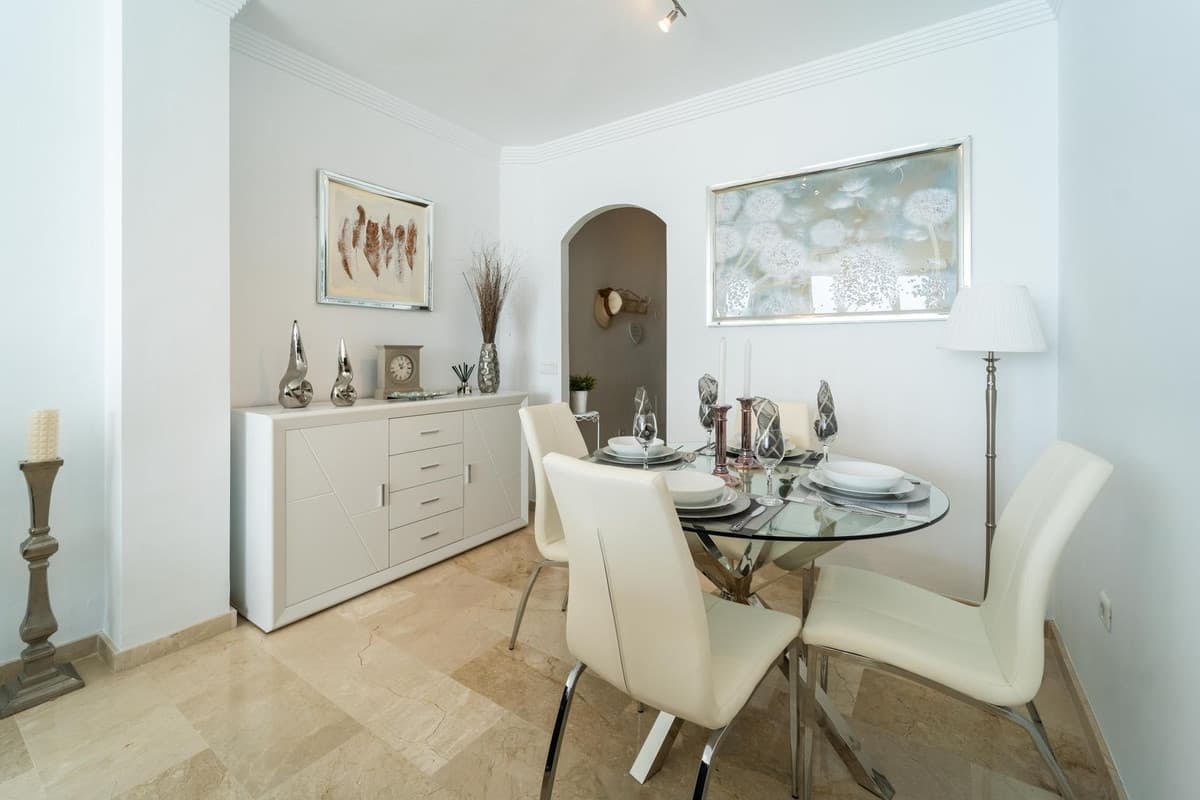 Middle Floor Apartment in Torreblanca — photo 9 of 10