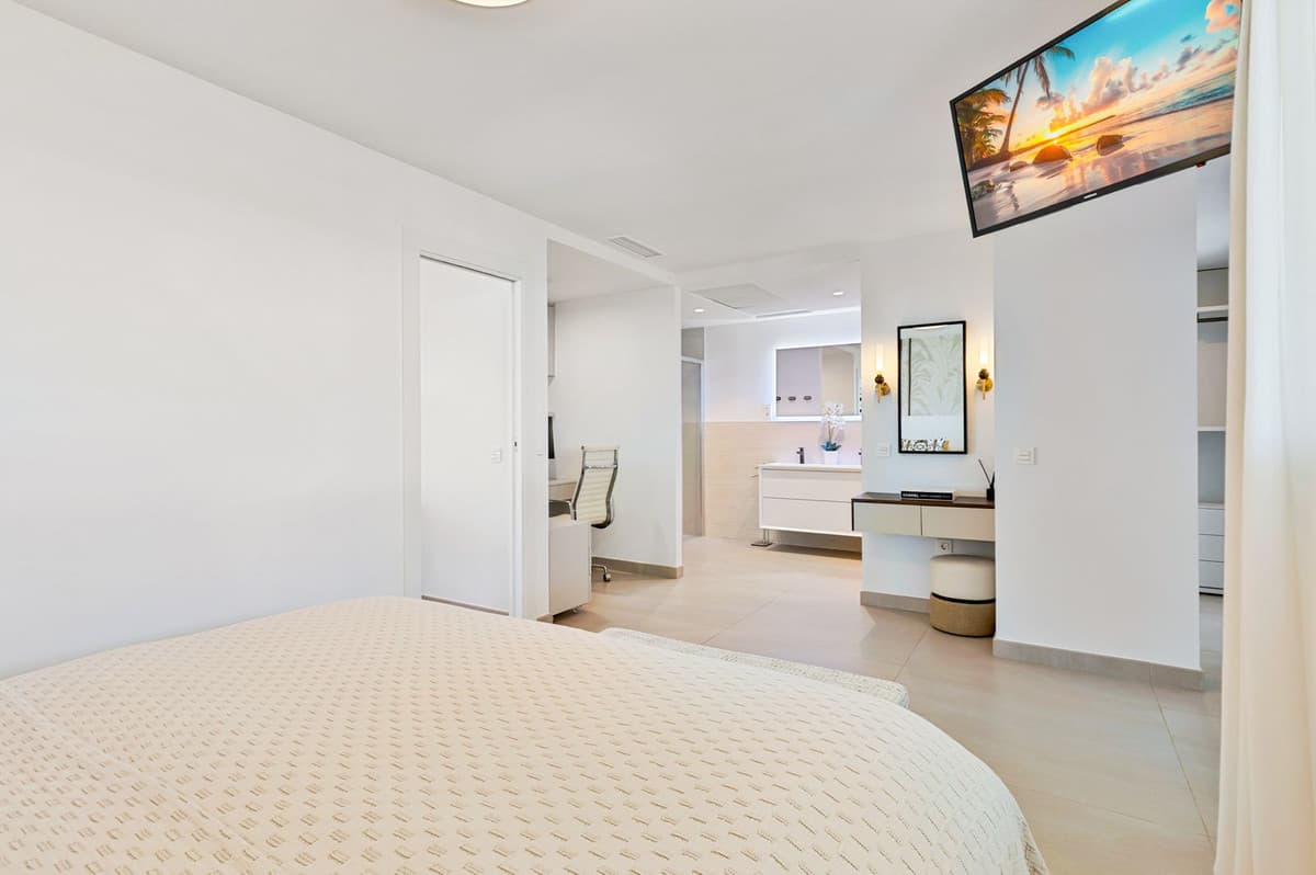Middle Floor Apartment in Fuengirola — photo 9 of 10