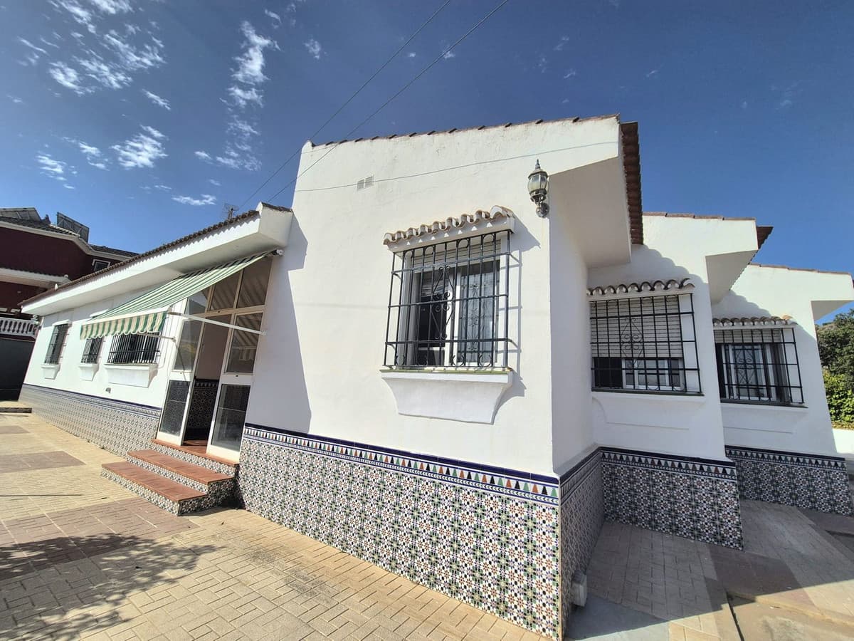 Detached Villa in Alhaurín de la Torre — photo 2 of 10
