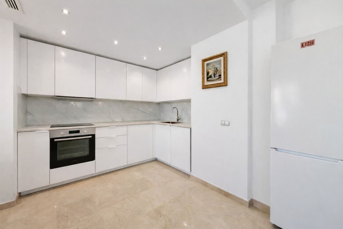 Ground Floor Apartment in Benahavís — photo 5 of 10