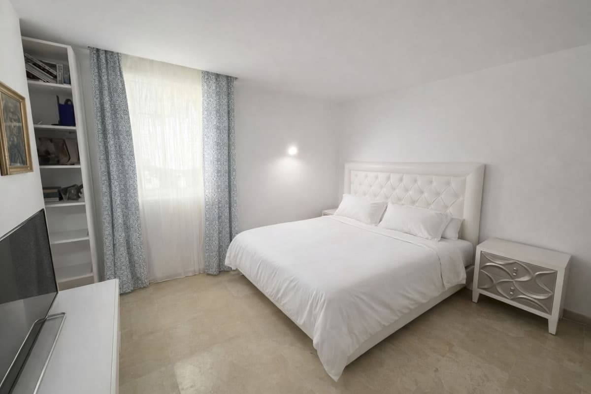 Ground Floor Apartment in Benahavís — photo 9 of 10