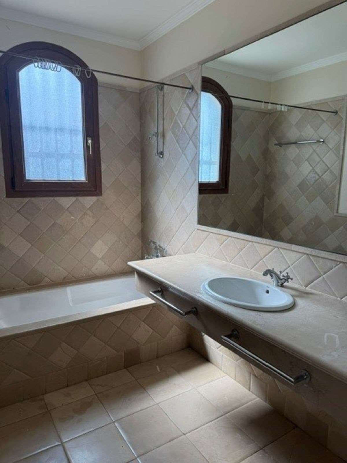 Townhouse in El Paraiso — photo 9 of 10
