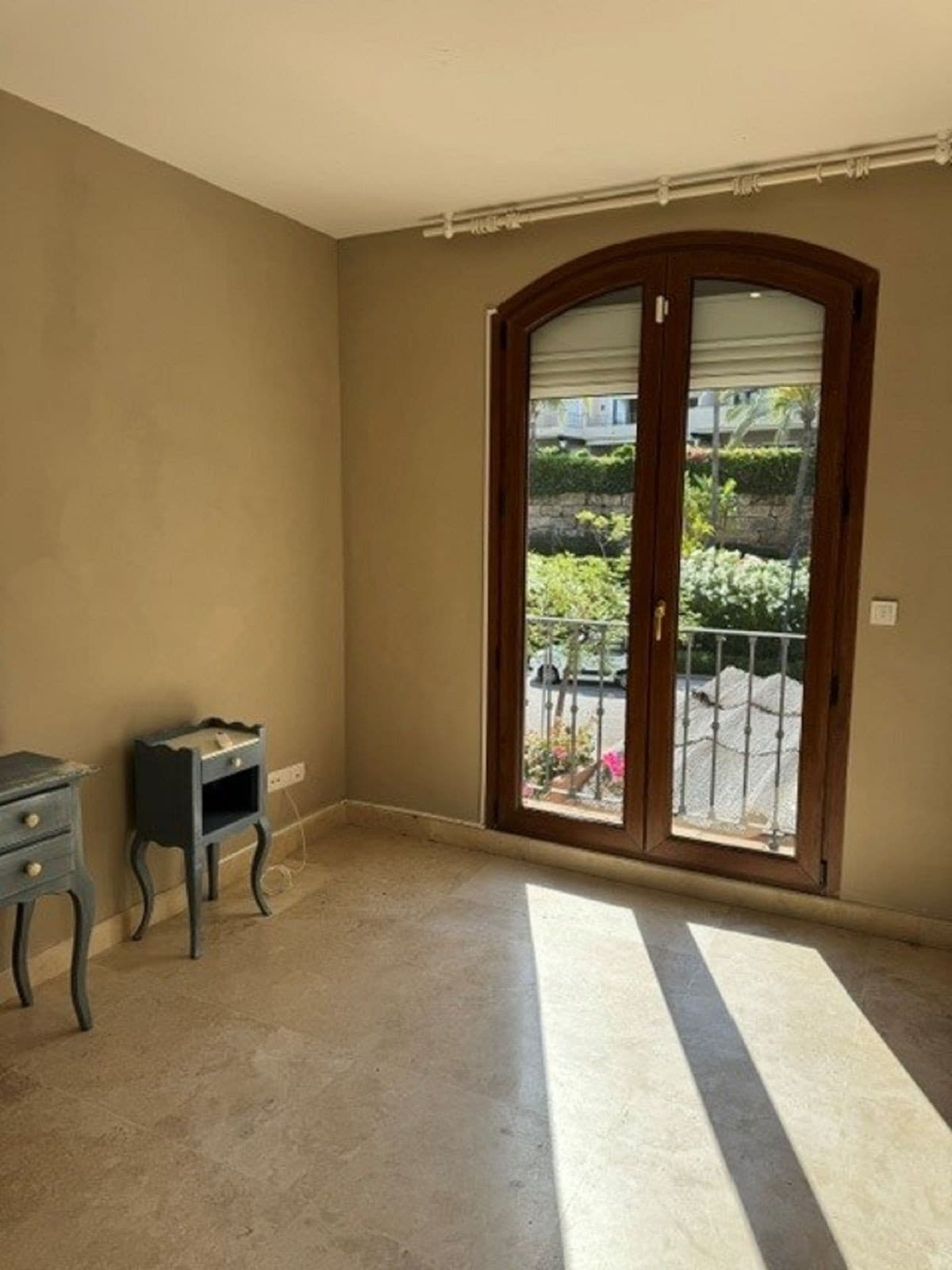 Townhouse in El Paraiso — photo 10 of 10