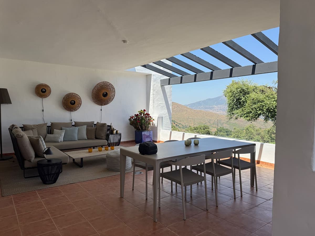 Middle Floor Apartment in La Mairena — photo 3 of 10
