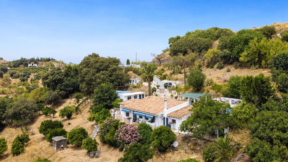Detached Villa in Alhaurín el Grande — photo 1 of 10
