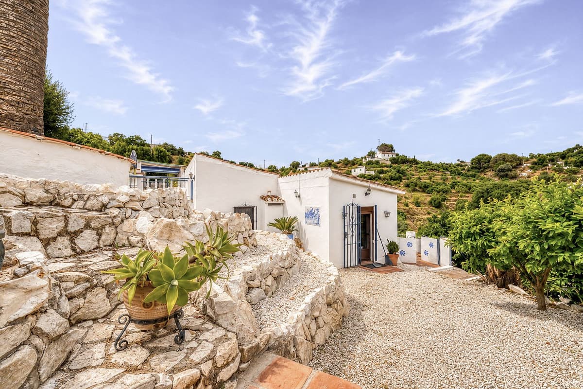 Detached Villa in Alhaurín el Grande — photo 2 of 10