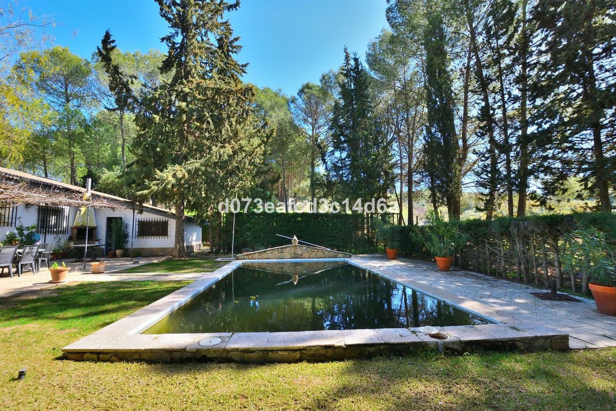 Detached Villa in Ronda — photo 1 of 10