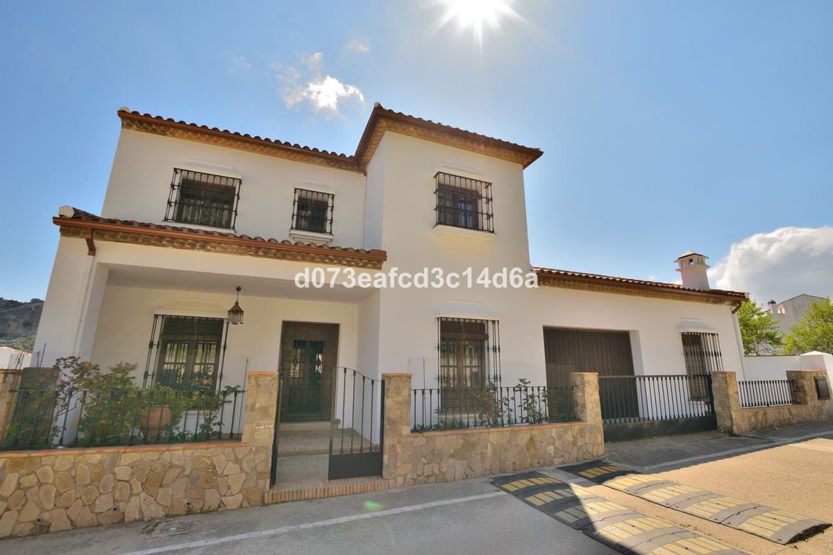 Detached Villa in Montejaque — photo 2 of 10