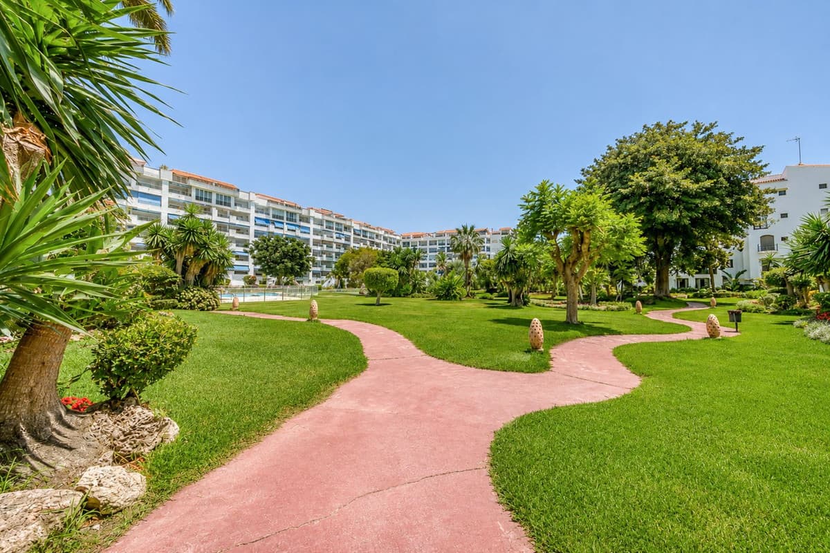 Middle Floor Apartment in Puerto Banús — photo 1 of 10