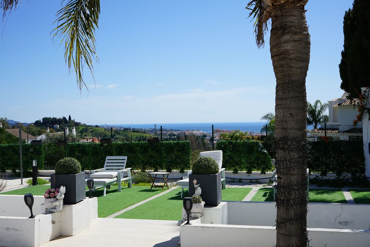 Detached Villa in Marbella — photo 1 of 10