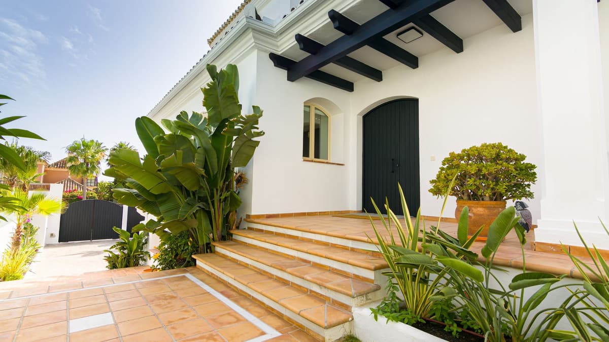 Detached Villa in Las Chapas — photo 5 of 10
