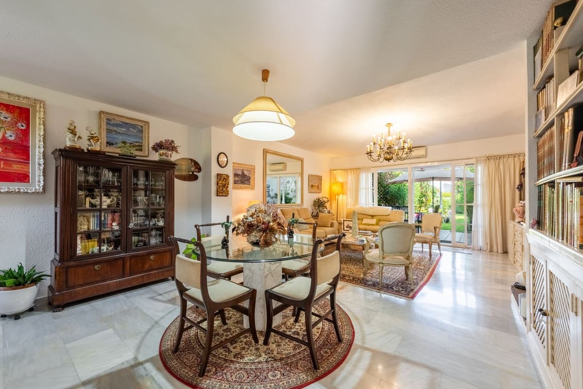 Townhouse in Bel Air — photo 4 of 10